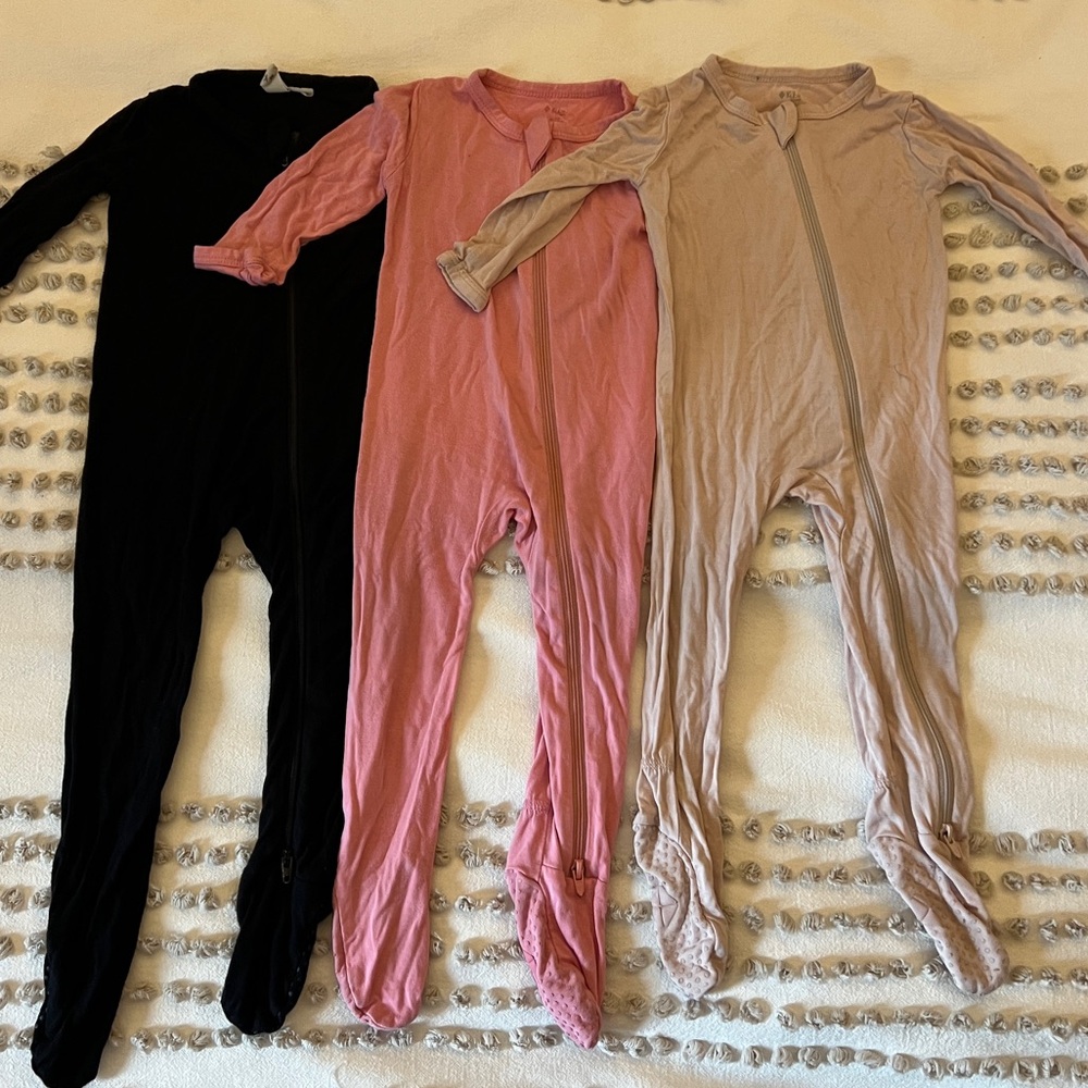 Kyte Baby set of 3 zippered footie pajamas, Blush, Rose, Onyx, 6-12 months